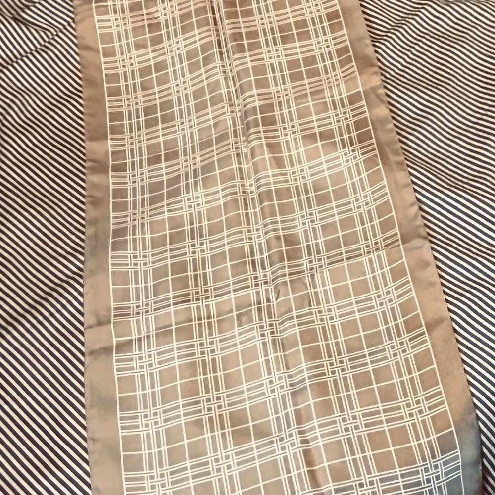 Burberry Gold-Beige Checkered Scarf - Picture 5 of 5